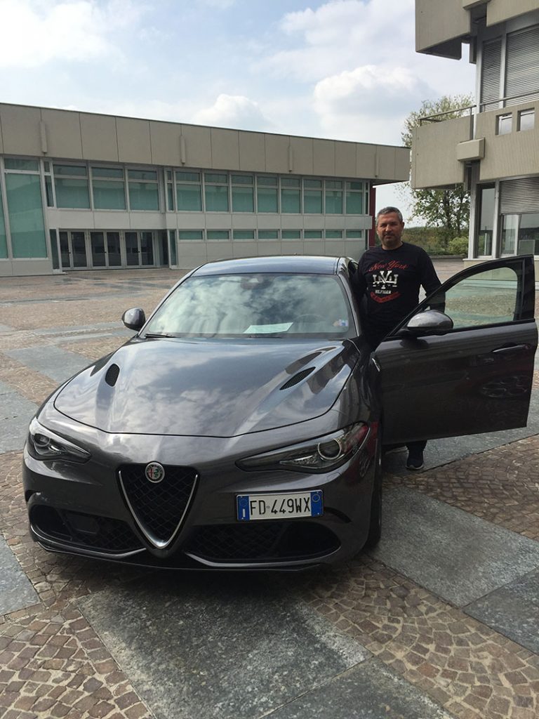 Alfa Romeo Gulia'yı Ferrari motoru olarak da bilinen 5.9 lt 510 hp ile kullandık.